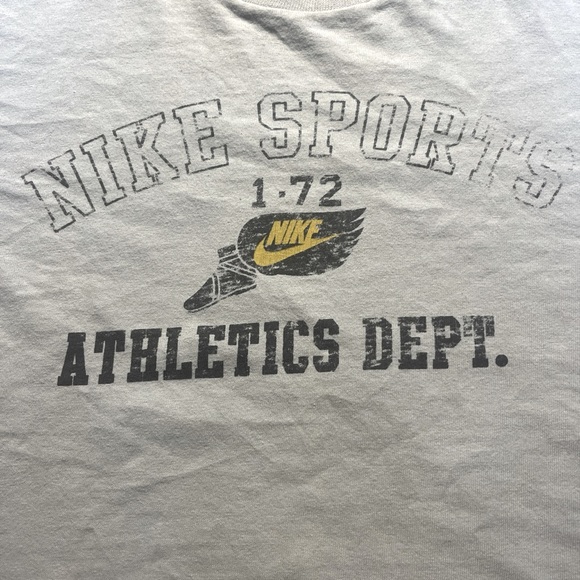 Vintage 90s Nike Tee *Rare* - Picture 2 of 4